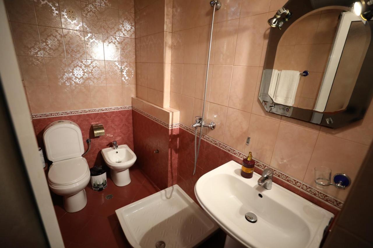 Little Corner Hostel Tirana Eksteriør billede
