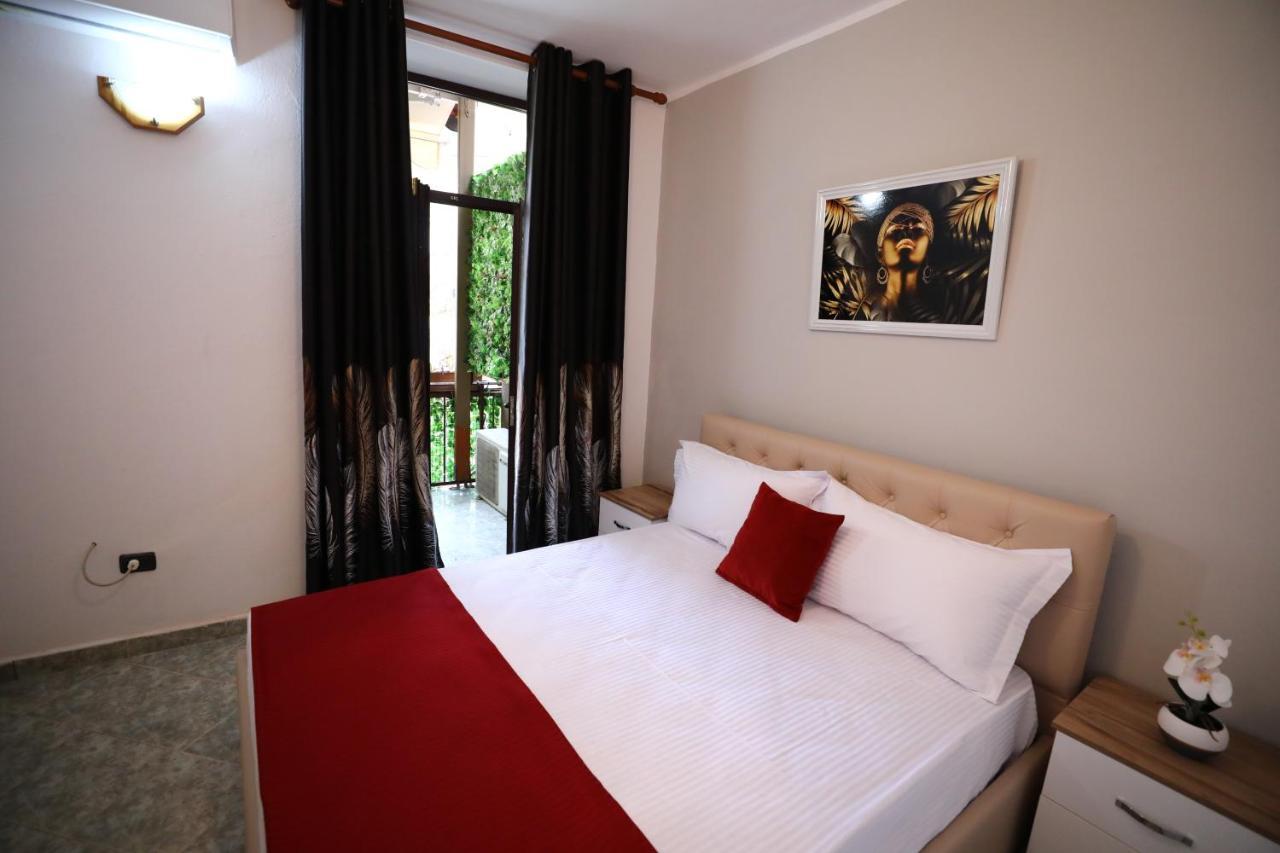 Little Corner Hostel Tirana Eksteriør billede